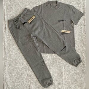 Men’s Fear of God Essentials Bundle, Sweatpants & T -Shirt, Size XS, NWT